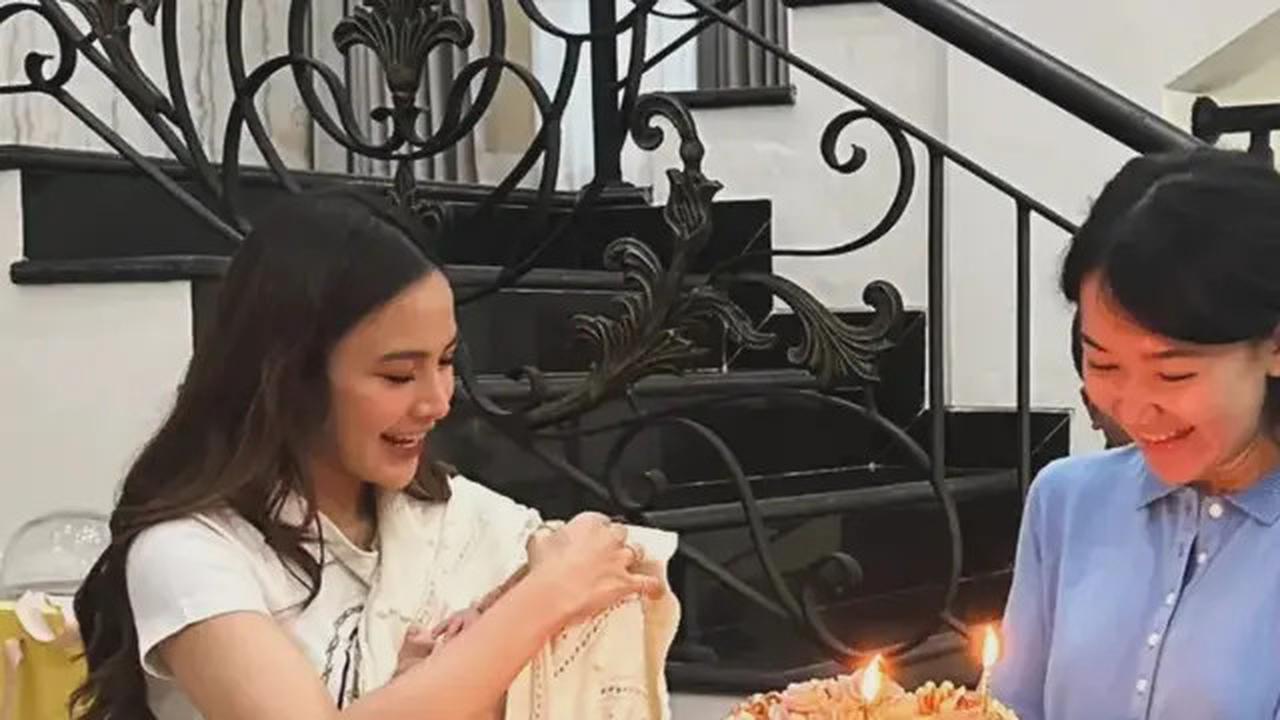 6 Potret Mahalini Gendong Anak di Ulang Tahunnya, Putri Delina Puji Bak Gadis