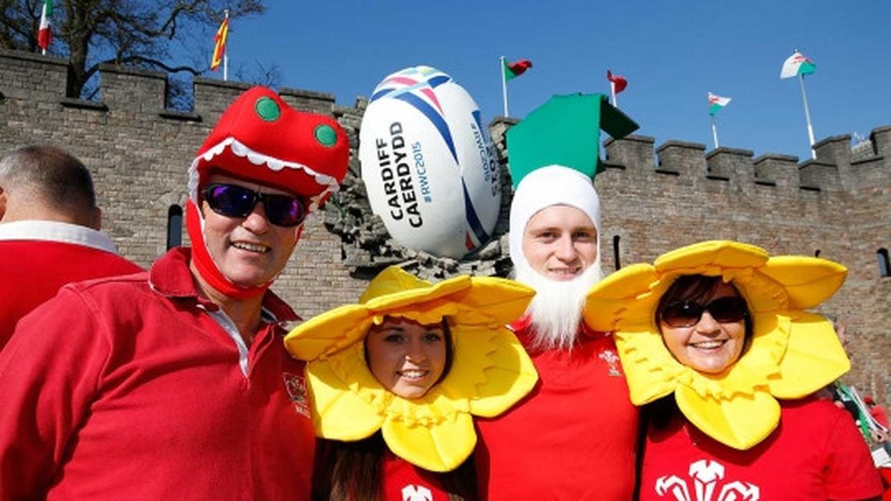 'Bola raksasa tabrak dinding' ini mendadak hebohkan warga Wales