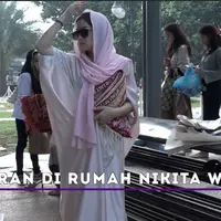 Nikita Willy merayakan hari lebaran bersama keluarga, yakni ayah dan ibu serta adik perempuannya. Kebahagiaan tentu dirasakan oleh Nikita Willy dan keluarga.