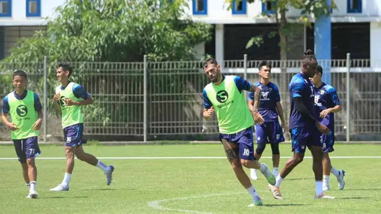 BRI Liga 1: Pingsan Kena Bola Tendangan Pemain Persebaya, Gelandang Persib Puji Kesigapan Tim Medis