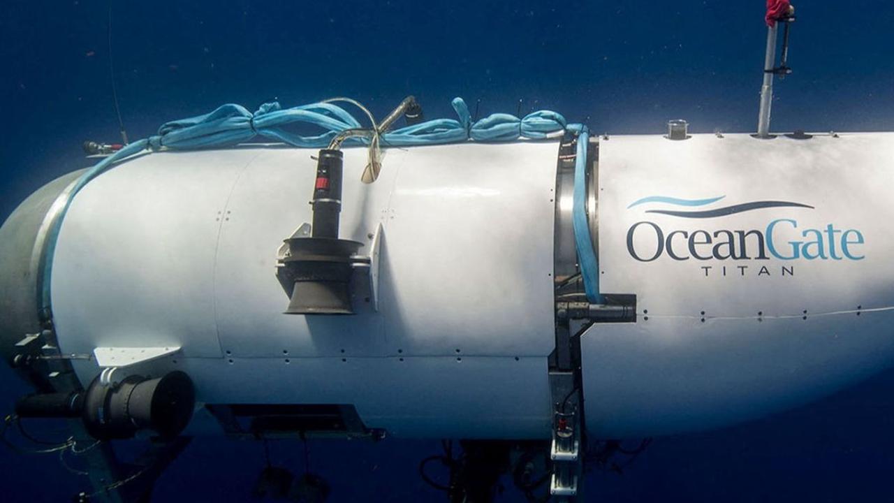 Kapal selam wisata Titan, milik perusahaan OceanGate Expeditions, mulai melakukan ekspedisi menuju titik bangkai kapal Titanic pada Minggu, 18 Juni 2023. Membawa lima penumpang, kapal menyelam ke dasar Samudera Atlantik.