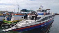 Kapal Trans 1000 Sandar di Pelabuhan Kali Adem (Liputan6.com/Moch Harunsyah).