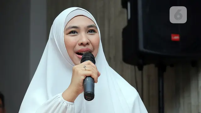 [Bintang] Oki Setiana Dewi
