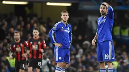 Ekspresi murung dari pemain Chelsea, Eden Hazard dan Diego Costa, saat takluk 0-1 dari Bournemouth pada laga Liga Premier Inggris di Stadion Stamford Bridge, Inggris, Sabtu (5/12/2015). (EPA/Facundo Arrizabalaga)