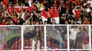 Kerinduan suporter mendukung Timnas Indonesia di SUGBK terbayar sudah. Mereka kembali merasakan euforia saat menyaksikan langsung pertandingan sambil berteriak dan bernyanyi bersama untuk Skuad Garuda. (Bola.com/M iqbal Ichsan)