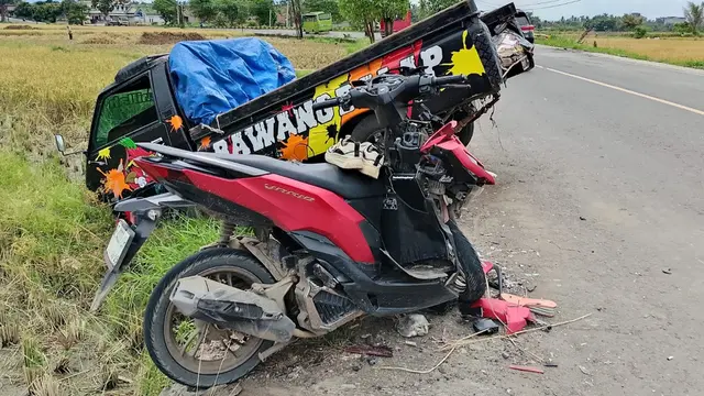 Detik-Detik Pikap Oleng di Tikungan Pringsewu, Tabrak Motor: 2 Tewas, 1 Kritis
