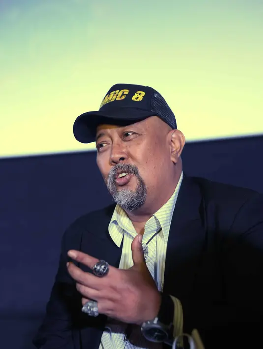 Bermain dengan seniman muda, Indro mengaku banyak belajar. (Nurwahyunan/Bintang.com)