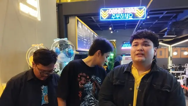 Friday Noraebang, grup karaoke asal Jakarta, yang kerap menghibur para K-Poper dengan membawakan lagu populer milik girl group dan boy group asal Negeri Ginseng.