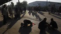 Israel mengatakan telah membuka kembali penyeberangan utama dengan Gaza untuk para pekerja Palestina pada hari Kamis setelah menutupnya selama protes kekerasan yang menyebabkan tentara melancarkan serangan yang menargetkan pos-pos militer Hamas. (MOHAMMED ABED / AFP)