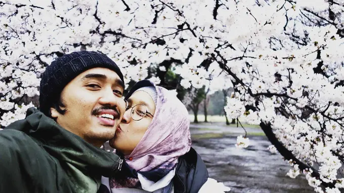 Momen Mesra Duta Sheila On 7 dengan Adelia Lontoh Sang Istri yang Jarang Diumbar