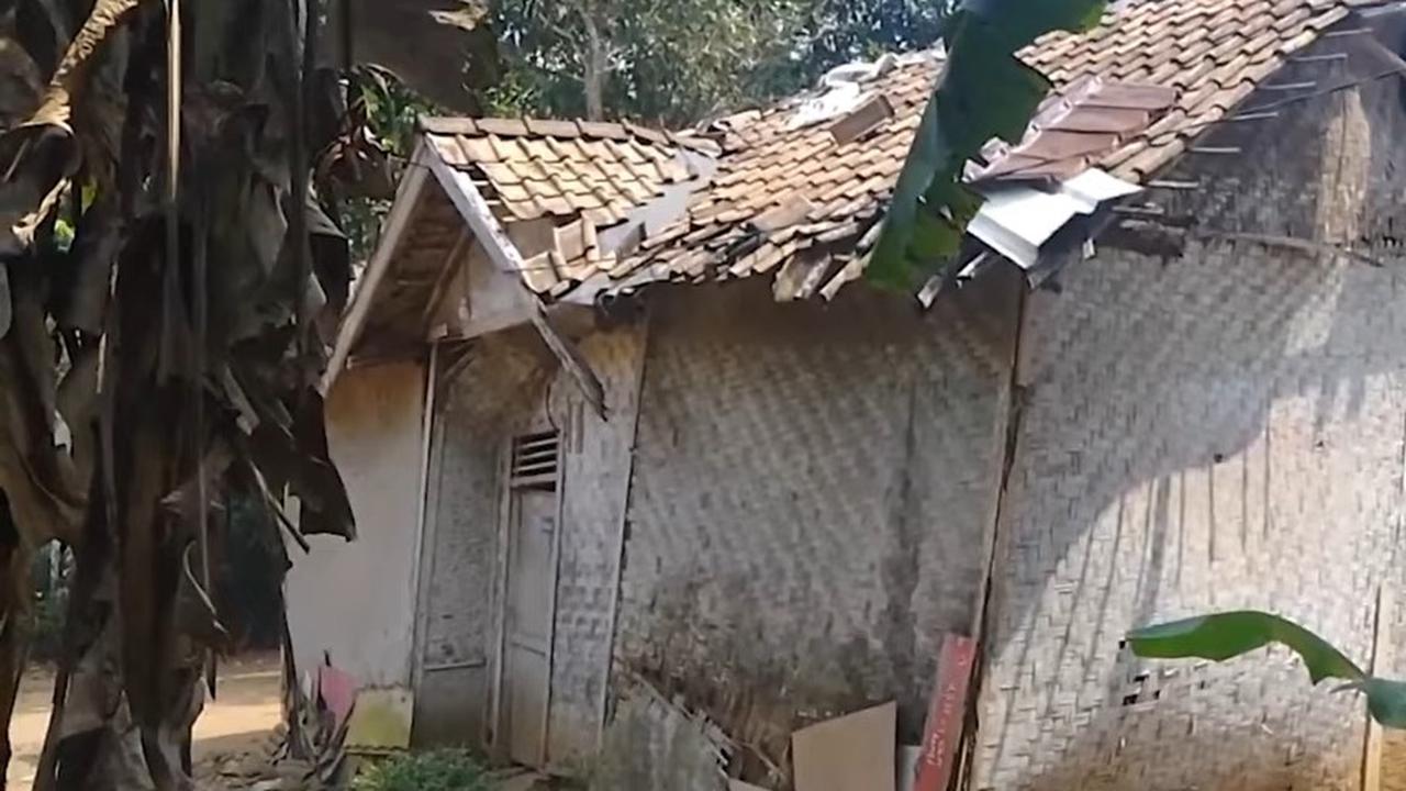 Kisah Pilu Satu Keluarga di Lebak Tinggal di Rumah Nyaris Roboh, Kondisinya Memprihatinkan Tak Kunjung Dapat Bantuan