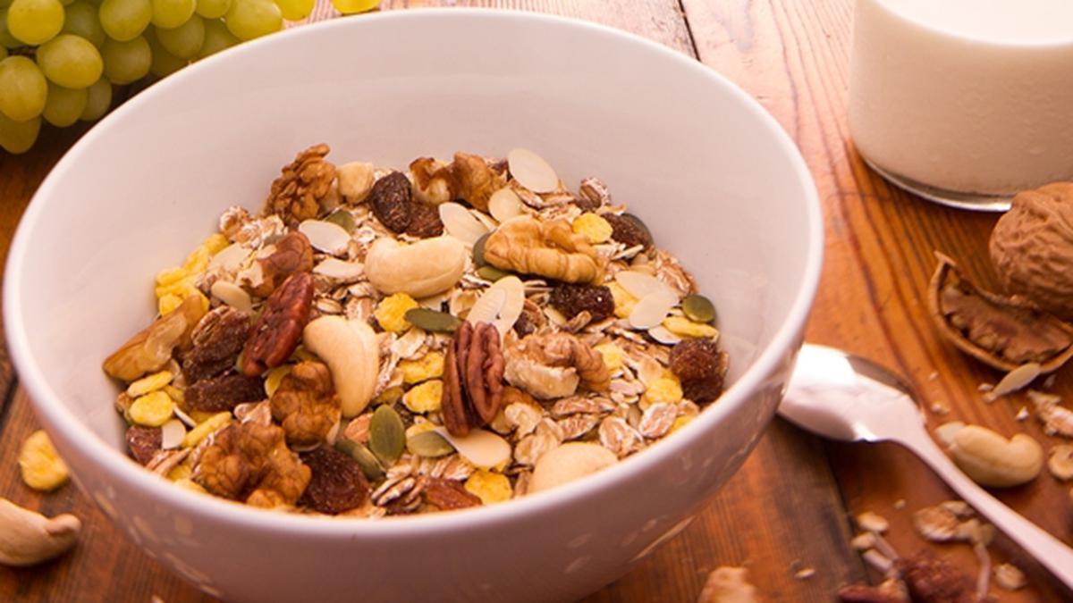 Sebelum Mengkonsumsinya, Ketahui Dulu Perbedaan Muesli vs Granola