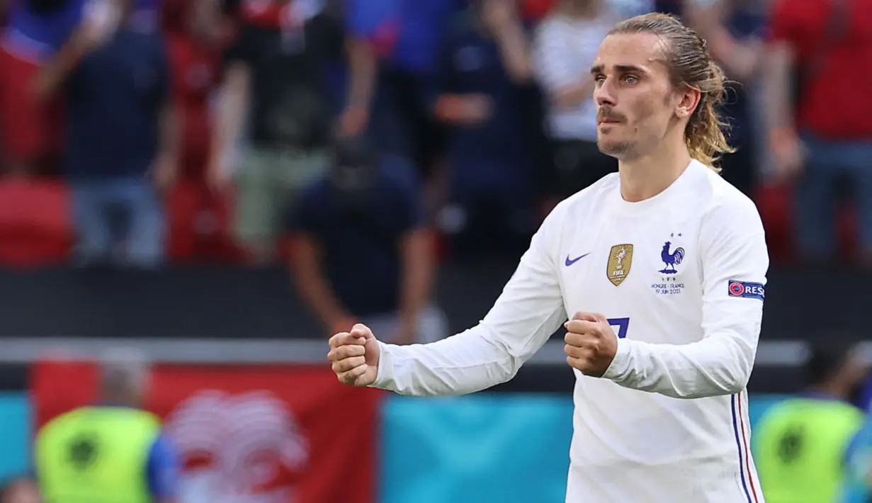 Gol yang dinanti Prancis akhirnya datang pada menit ke-66. Antoine Griezmann sukses mengkonversi umpan silang Mbappe yang gagal diantisipasi oleh Orban. Prancis samakan kedudukan atas Hongaria dengan skor 1-1. (Foto: AFP/Pool/Bernadett Szabo)