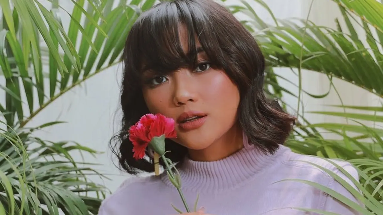 Warna Sweater yang Cocok untuk Kulit Sawo Matang, Intip 6 Inspirasinya dari Marion Jola-Putri Marino