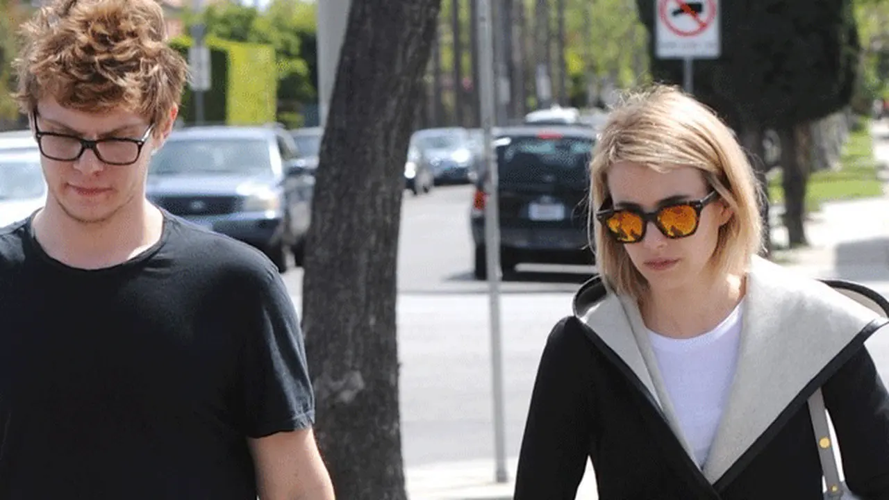 Emma Roberts dan Evan Peters