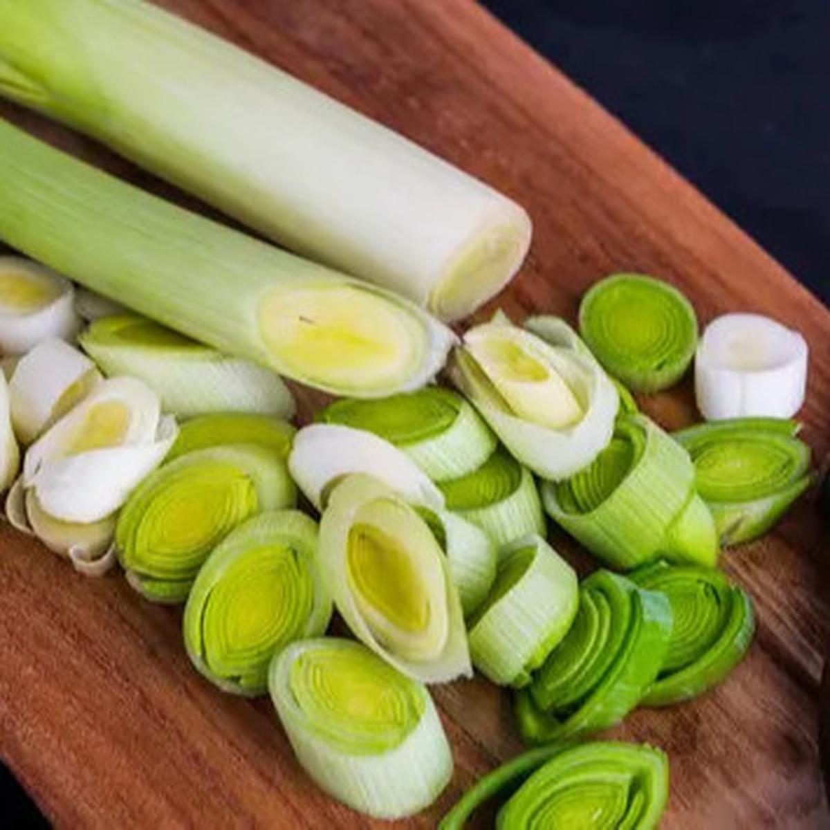 Trik Simpan Daun Bawang dan Seledri Tetap Segar Selama 2 Minggu Tanpa Freezer