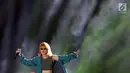 Penyanyi musik hip hop, Ramengvrl saat tampil pada panggung utama gelaran ON/OFF Festival hari pertama di Istora Gelora Bung Karno, Jakarta, Sabtu (7/9/2019). Ramengvrl tampil enerjik dan membius penggemarnya dengan membawa sejumlah lagu andalan. (Liputan6.com/Helmi Fithriansyah)