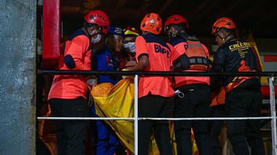 Ratusan Penumpang KM Mutiara Sentosa II Tiba di Surabaya