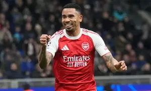 Pemain Arsenal, Gabriel Jesus, merayakan gol kedua timnya dalam pertandingan Liga Champions melawan Inter Milan, Rabu (21/1/2026). (AP Photo/Luca Bruno)