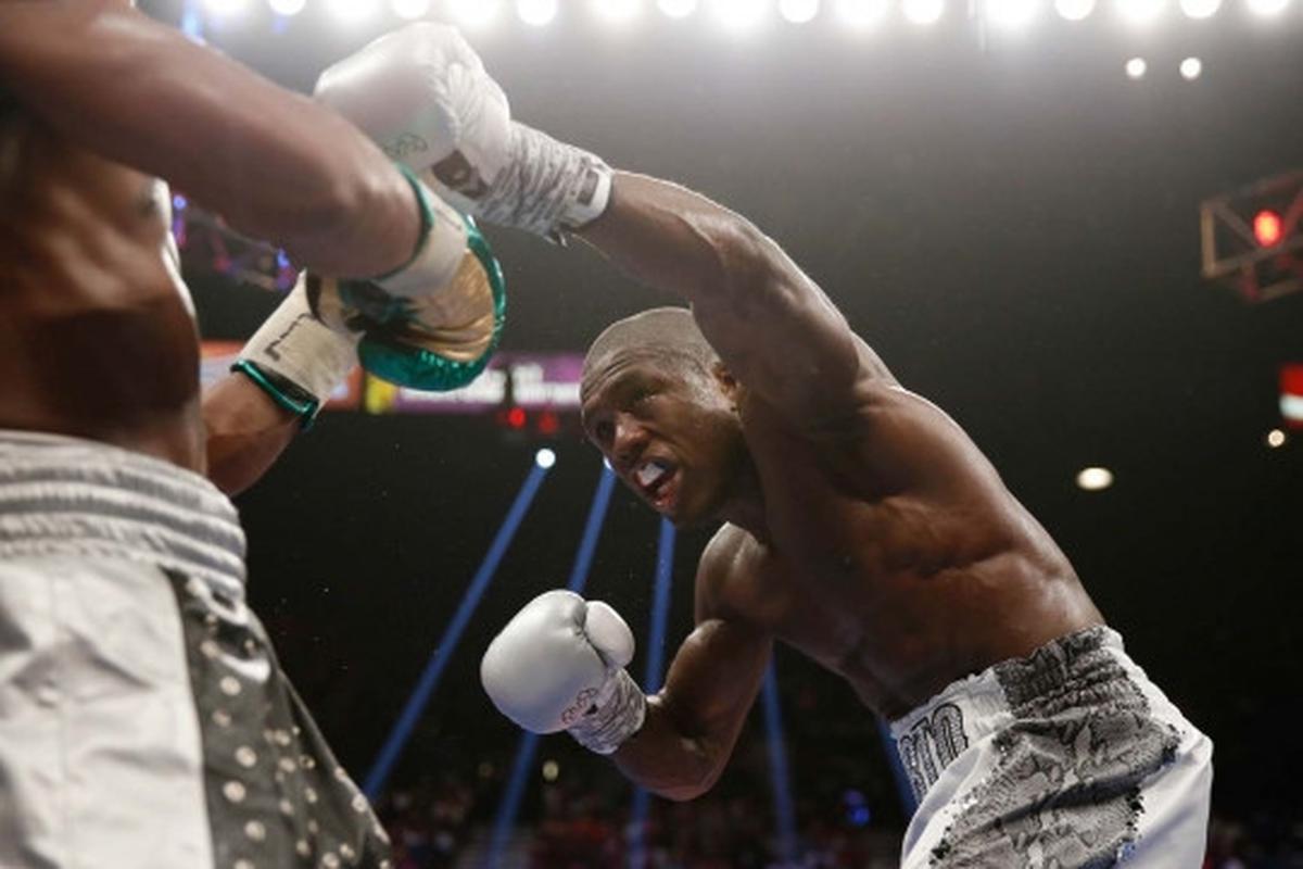 Ini pukulan-pukulan telak Mayweather di wajah Berto