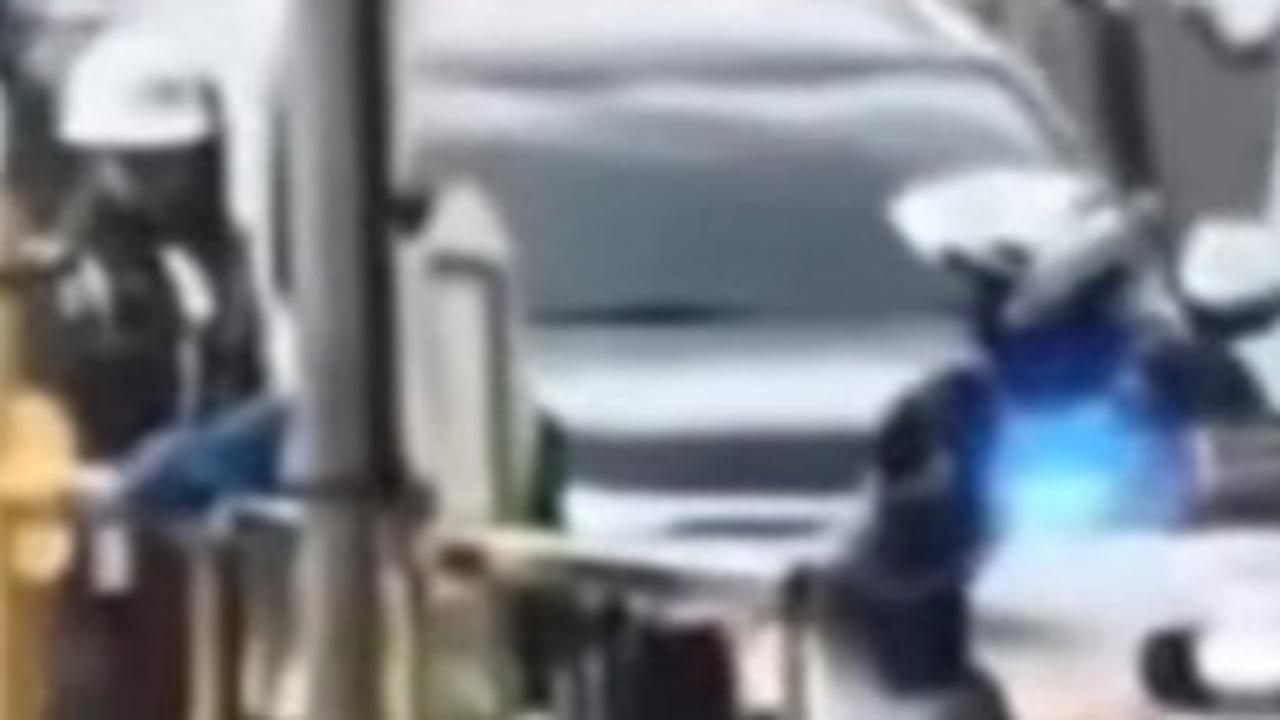 Viral Pajero Dikawal Patwal Terabas Jalur Transjakarta di Buncit Jaksel, ini Tanggapan Polisi