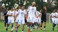 Sergio van Dijk dalam sesi latihan Persib di Bandung, Rabu (4/1/2017). (Bola.com/Erwin Snaz)