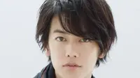 Aktor Takeru Satoh baru saja mengambil alih akun Twitter untuk dorama barunya, Tennou no Ryouriban.