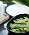 Edamame juga mengandung serat, vitamin, dan mineral penting seperti folat dan vitamin K yang baik untuk tubuh. (Foto/dok: Freepik/schantalao)