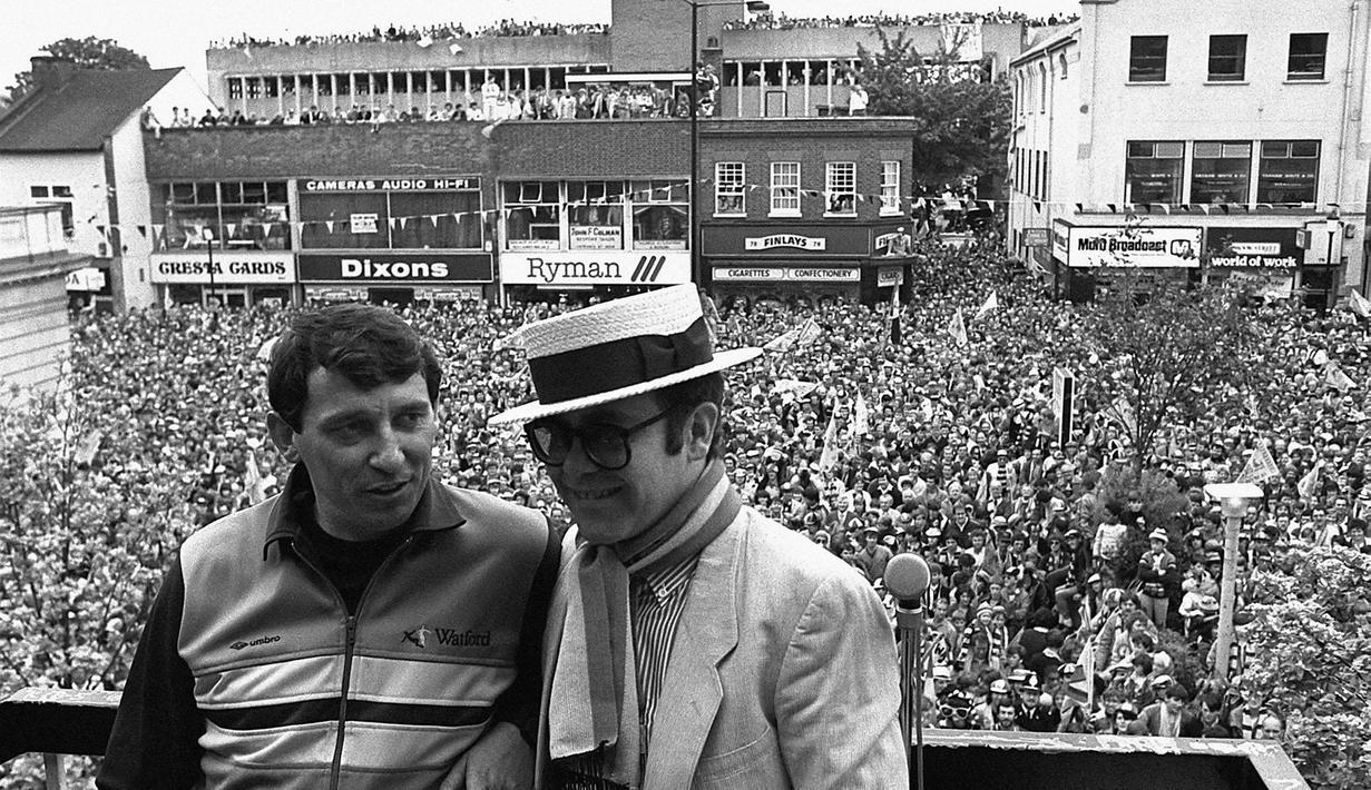 Pada tahun 1977 Graham Taylor bergabung dengan Watford atas permintaan pemilik klub Elton John (kanan), Graham Taylor sukses membawa Watford menjadi tim yang disegani. (Fiona Hanson/PA FILE via AP)