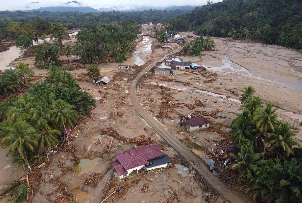 FOTO: Kerusakan Parah Akibat Banjir Bandang di Batang Toru, Tapanuli Selatan