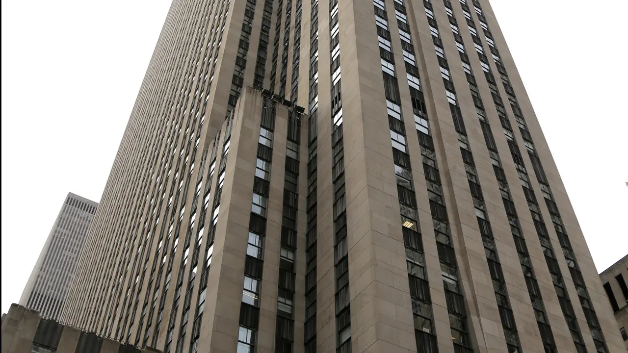 Suasana di Luar Kantor Pengacara Trump yang Digeledah FBI