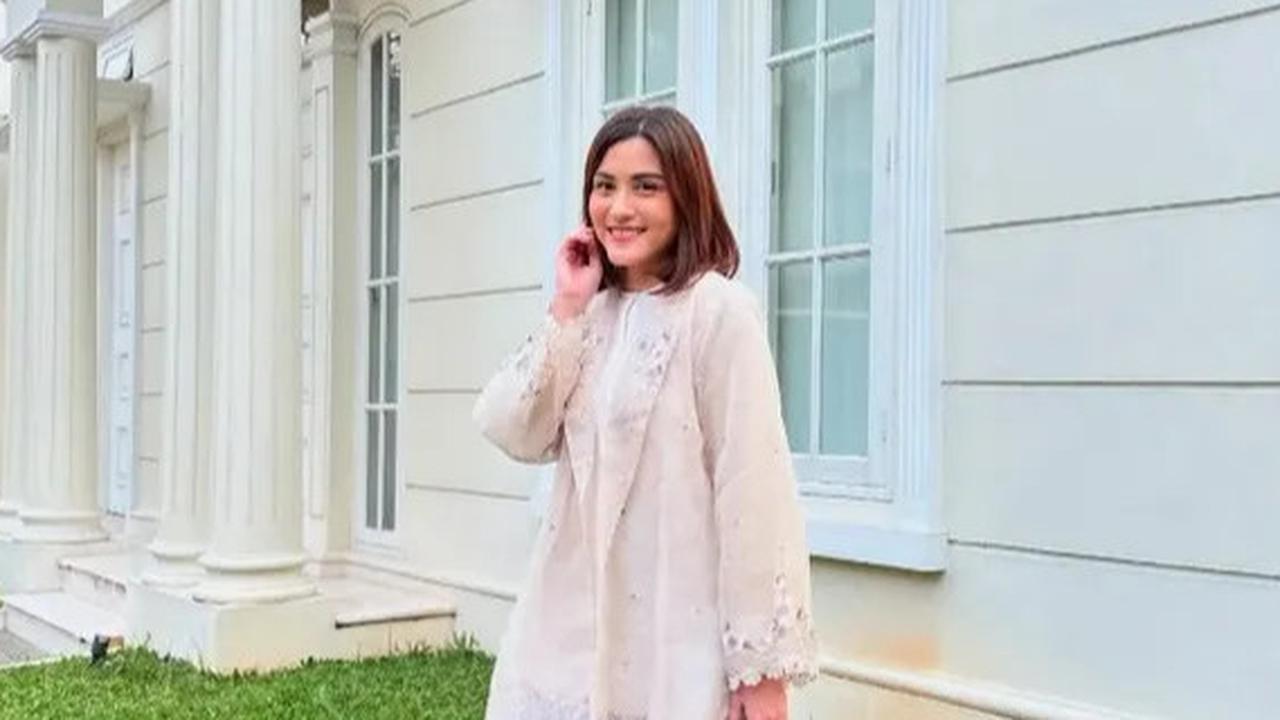 7 Potret Cantik dan Anggun Samanta Elenser, Adik Darius Sinathrya yang Kini Sudah Mualaf