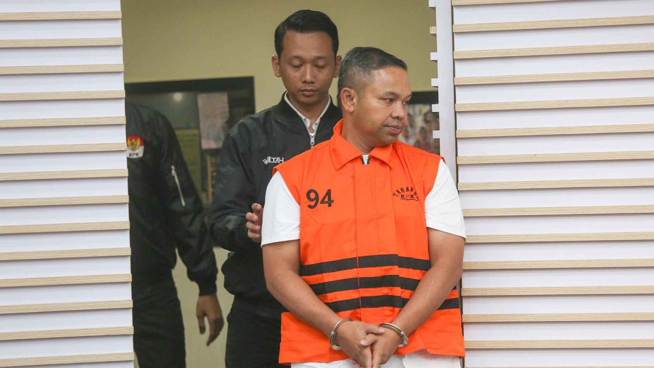 Terungkap, Uang Hasil Palak Anak Buah Digunakan Gubernur Riau untuk Jalan-Jalan ke Luar Negeri