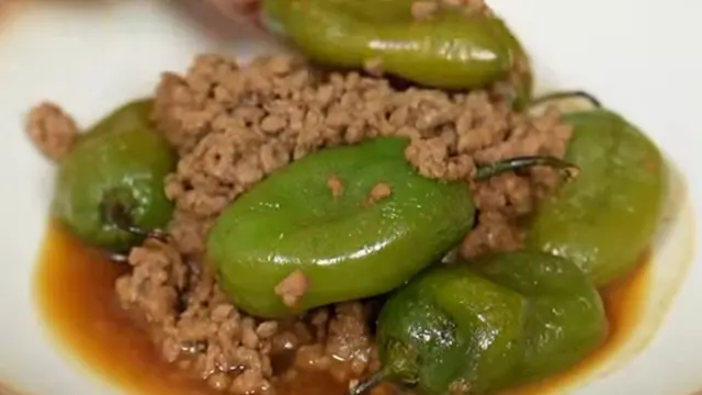 Resep Praktis Cabe Gendut Daging Cincang, Kuliner Viral yang Menggoyang Lidah. (Dok: IG @devyanastasia)