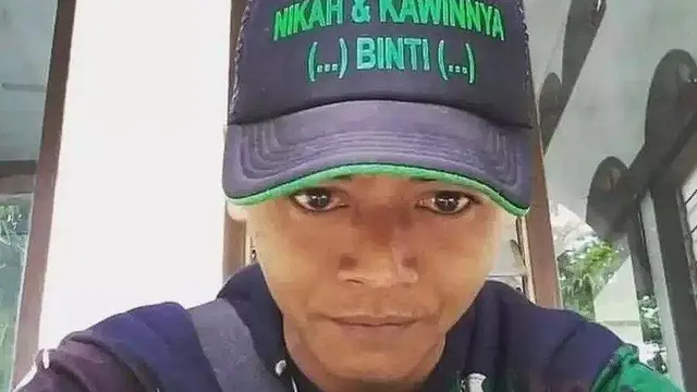 8 Potret Topi dengan Tulisan Nyeleneh Ini Bikin Geleng Kepala