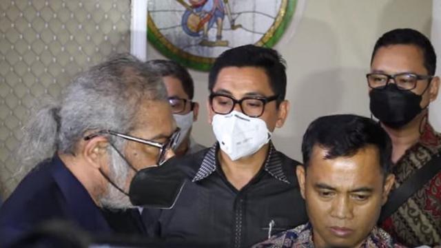 Ketua Komnas PA Arist Merdeka Sirait saat visitasi di kediaman H. Faisal, ayah almarhum Bibi Andriansyah