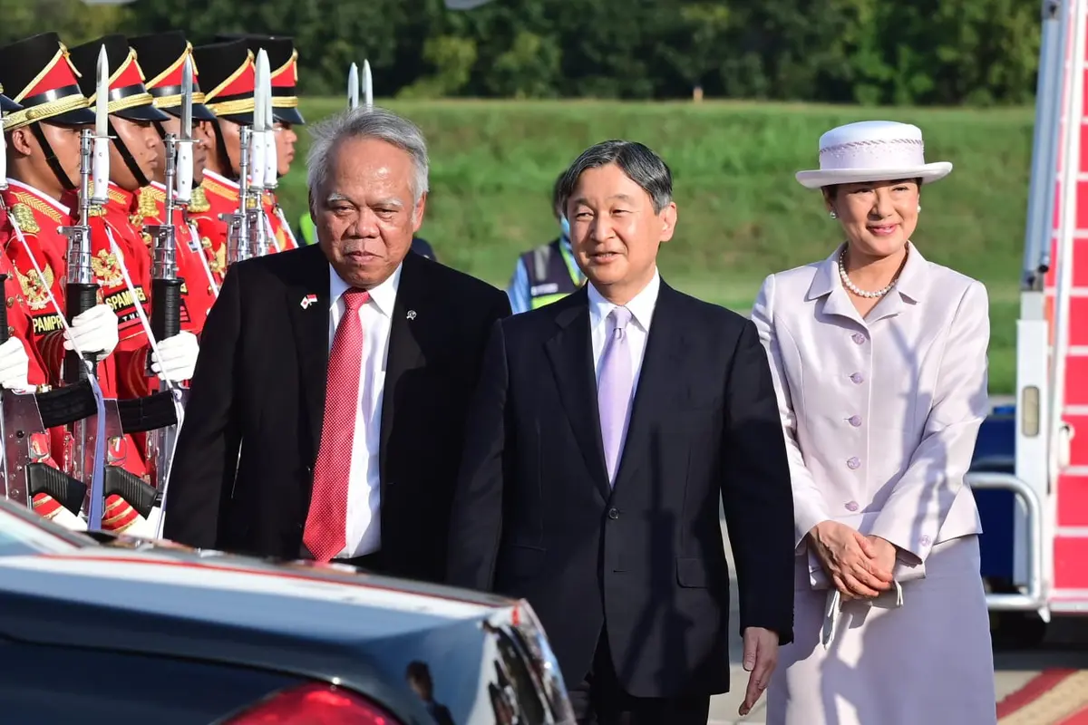 Kaisar Jepang Hironomiya Naruhito bersama Permaisuri Masako tiba di Indonesia pada Sabtu (17/6/2023).