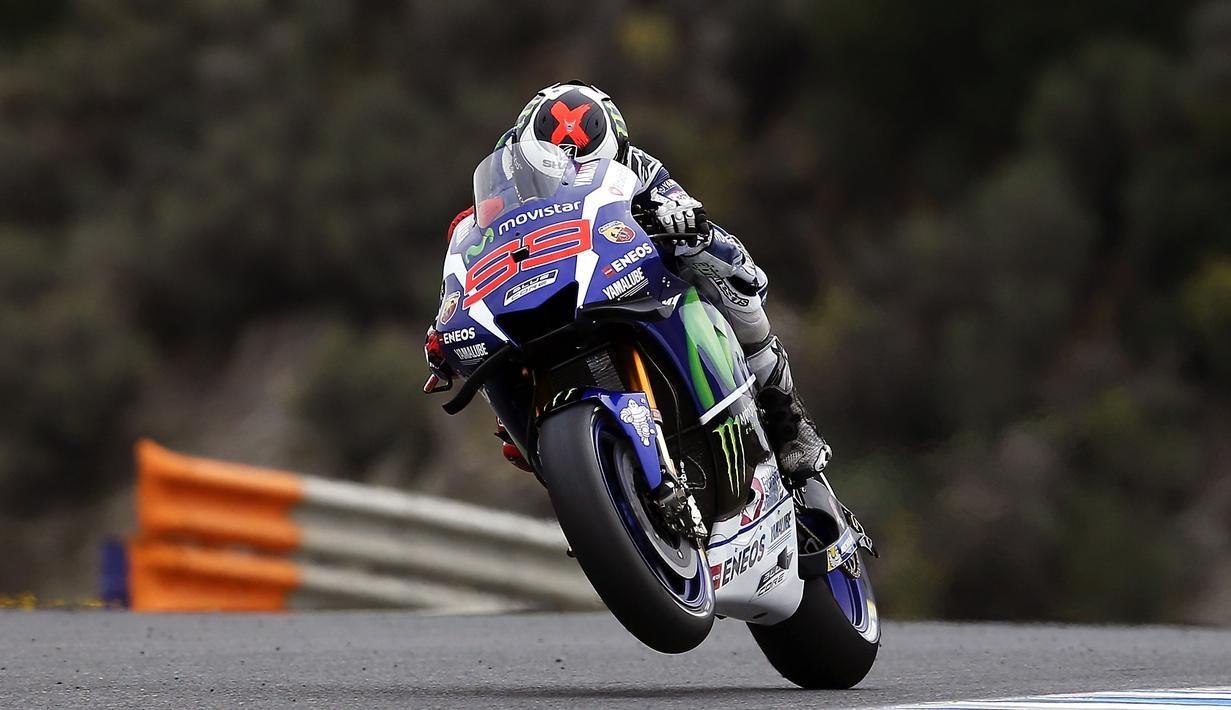 Pebalap Movistar Yamaha, Jorge Lorenzo, meraih posisi kedua pada sesi kualifikasi MotoGP Jerez di Sirkuit Jerez, Spanyol, Sabtu (23/4/2016). (EPA/Jose Manuel Vidal)