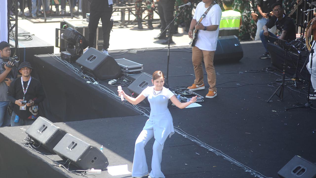 Ayu Ting Ting ramaikan pesta rakyat Prabowo-Gibran