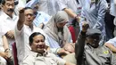 Capres 02 Prabowo Subianto dan Ketua Dewan Kehormatan PAN Amien Rais saat menghadiri acara Syukuran dan Munajat Kemenangan Prabowo-Sandi di Padepokan Pencak Silat TMII, Rabu (24/4). (Liputan6.com/Herman Zakharia)