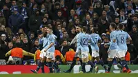Para pemain Manchester City merayakan gol yang dicetak oleh Leroy Sane ke gawang Hoffenheim pada laga Liga Champions di Stadion Etihad, Rabu (12/12). Manchester City menang 2-1 atas Hoffenheim. (AP/Dave Thompson)