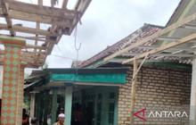 Pemkab Pamekasan Ungsikan 10 KK Terdampak Bencana Longsor Pamekasan di Sana Daja