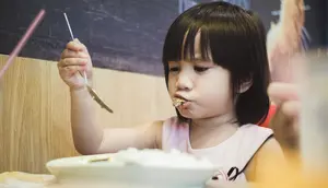 Anak Jangan Cuma Kenyang Makan Nasi, Pastikan Asupan Protein Hewani Cukup