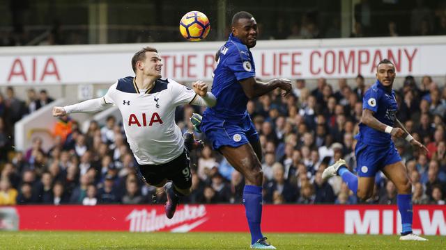 Gaya Superman Vincet Janssen