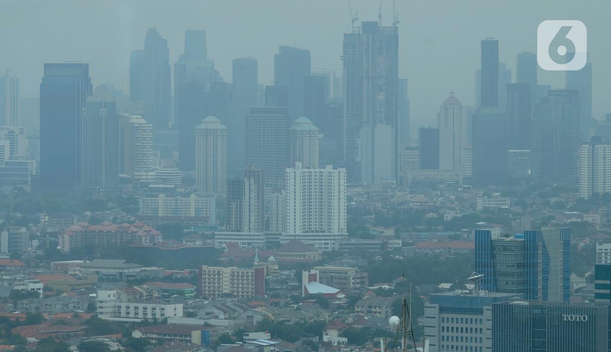 Suasana pemukiman dan gedung pencakar langit diambil dari kawasan Grogol, Jakarta, Rabu (11/11/2020). Kemudian di kuartal III-2020 ekonomi menunjukan perbaikan yakni tumbuh di minus 3,49 persen. (Liputan6.com/Angga Yuniar)