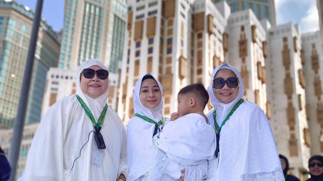 Berangkat Umroh Bersama Suami dan Keluarga Usai keguguran Anak Kedua, Intip Potret Nikita Willy yang Cantik dan Meneduhkan