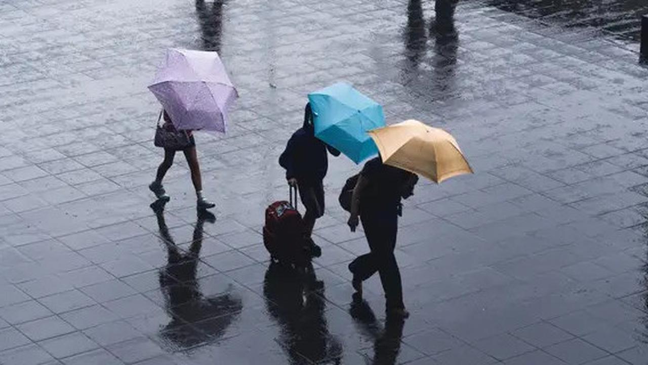 Prakiraan Cuaca Hari Ini: Mayoritas Wilayah Indonesia Alami Hujan, Waspada Potensi Banjir Rob