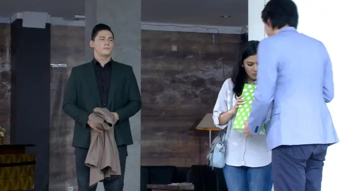 [Bintang] Orang Ketiga