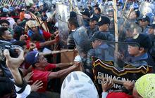 Mencekamnya aksi demonstrasi anti APEC di Filipina