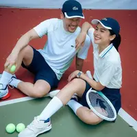 Seperti inilah penampilan Maudy saat berada di lapangan tenis. [@maudyayunda/@jessechoi_]